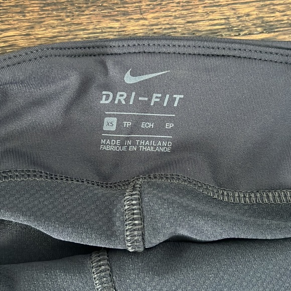 Nike Dri Fit Golf Skirt - Picture 2 of 3